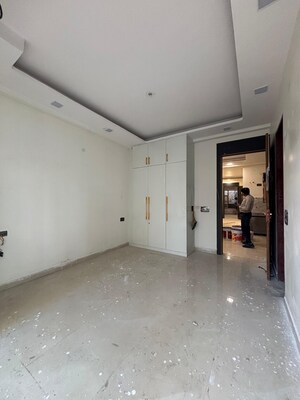 Room in 3 BHK Builder Floor at Sector 15 – for Sale