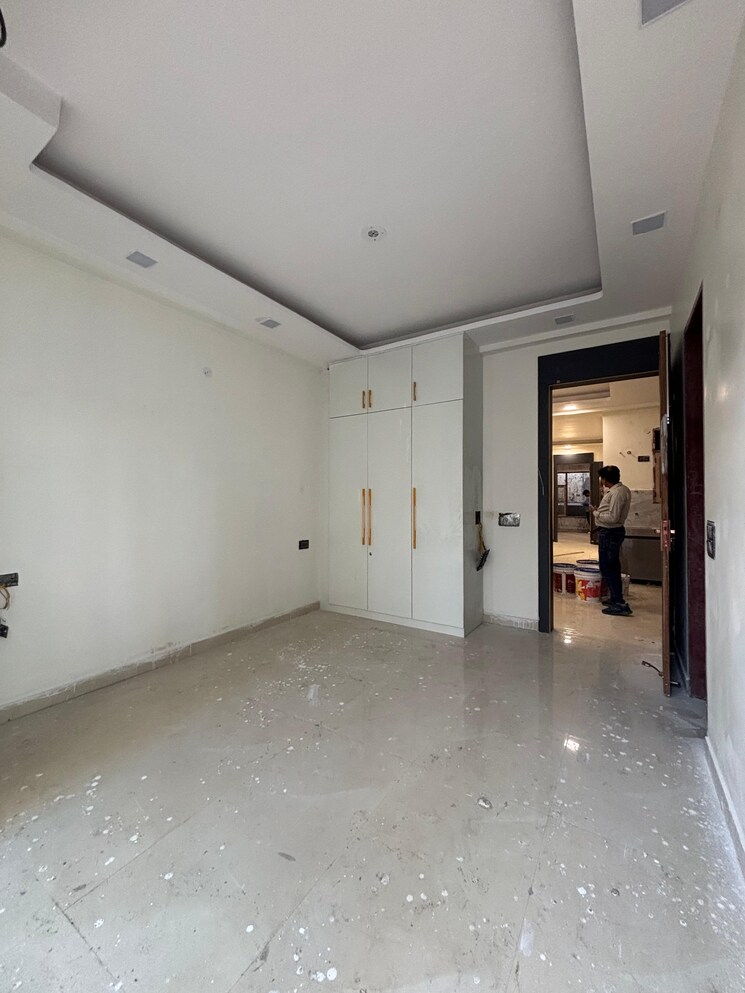 Room, sector 15 3 Bedroom 1900 Sq.Ft. Builder Floor In Sector 15 Gurgaon 9041926