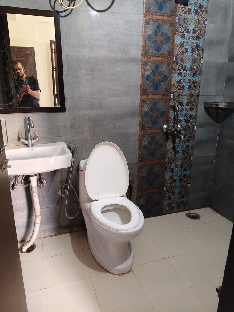 Bathroom, sector 14 3 Bedroom 2100 Sq.Ft. Builder Floor In Sector 14 Gurgaon 9041931