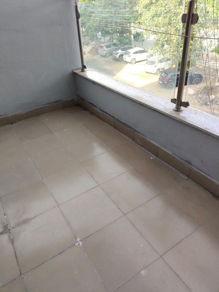 Balcony, sector 14 3 Bedroom 2100 Sq.Ft. Builder Floor In Sector 14 Gurgaon 9041931