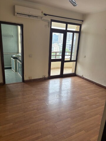Room in 3 BHK Apartment at Vipul Belmonte, Sector 53 – for Rent