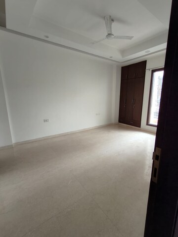 Room in 3 BHK Builder Floor at Sushant Lok 2, Sector 57 – for Rent