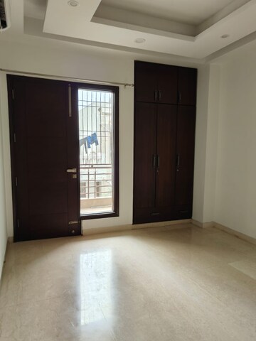 Room in 3 BHK Builder Floor at Sushant Lok 2, Sector 57 – for Rent