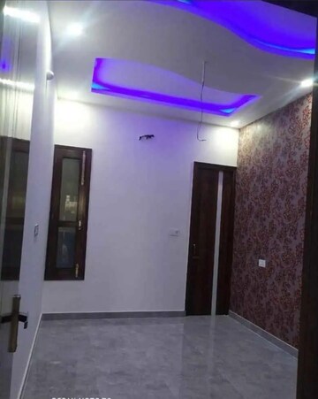 Building Lobby in 3 BHK Apartment at Guru Nanak Enclave, Dhakoli – for Rent