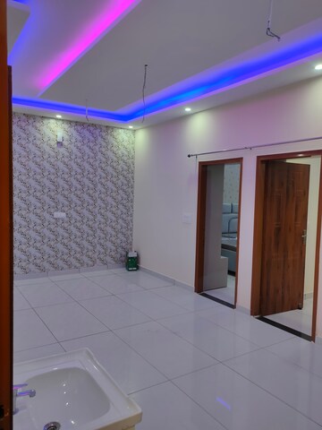 Room in 3 BHK Apartment at Guru Nanak Enclave, Dhakoli – for Rent