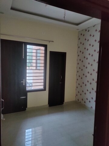 Room in 3 BHK Apartment at Guru Nanak Enclave, Dhakoli – for Rent