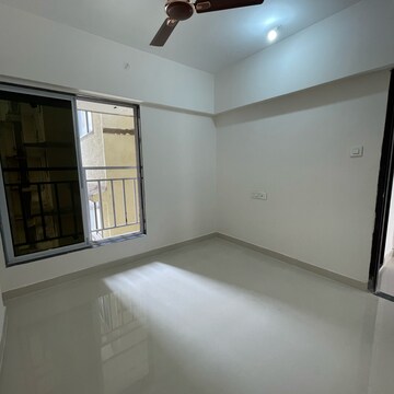 Room in 1 BHK Apartment at Malad East – for Rent