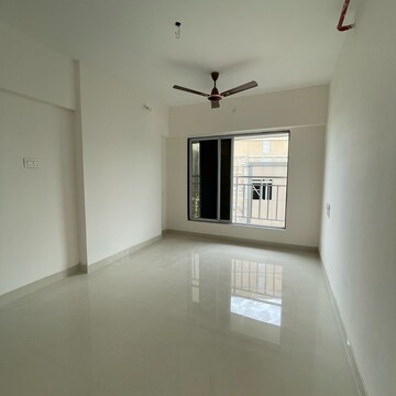 Room in 2 BHK Apartment at Malad East – for Rent