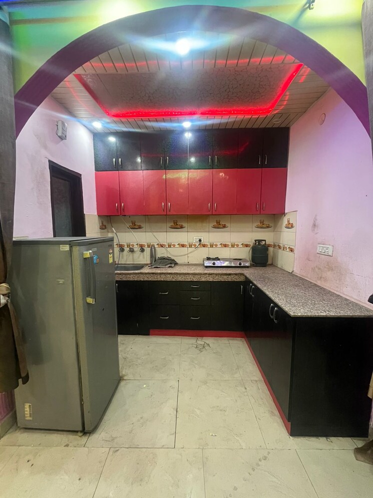 Kitchen, dwarka mor 3 Bedroom 810 Sq.Ft. Builder Floor In Dwarka Mor Delhi 9042050