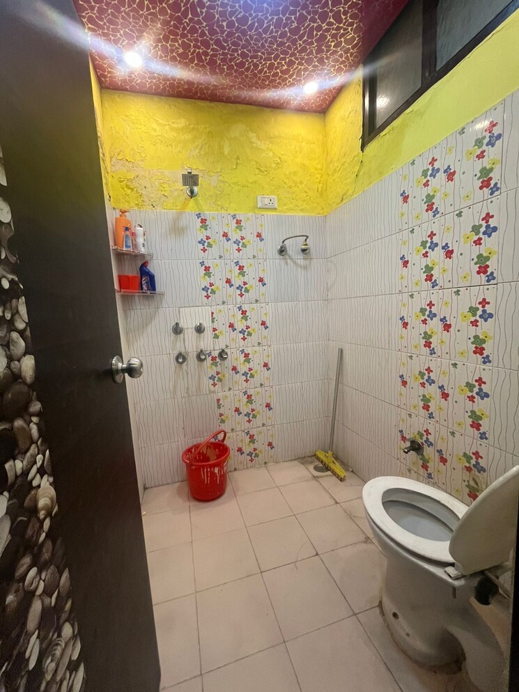 Bathroom, dwarka mor 3 Bedroom 810 Sq.Ft. Builder Floor In Dwarka Mor Delhi 9042050