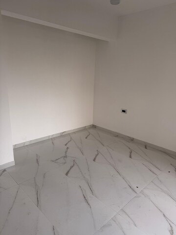 Room in 2 BHK Apartment at Nahar Amaryllis Towers and Plaza, Chandivali – for Rent