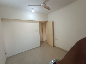 Room in 3 BHK Apartment at Tata Glendale, Vasant Vihar – for Rent