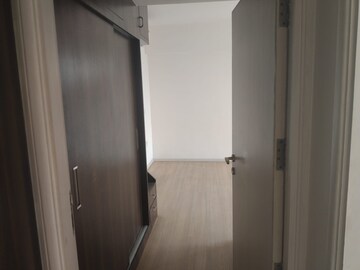 Building Lobby in 3 BHK Apartment at DLF The Skycourt, Sector 86 – for Rent