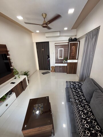 2 BHK Apartment For Rent in D V Shree Shashwat, Mira Road