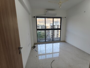 Room in 3 BHK Apartment at Godrej Urban Park, Chandivali – for Rent