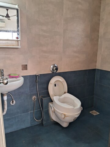 Bathroom in 3 BHK Apartment at Prabhat Kunj Apartment, Santacruz East – for Rent