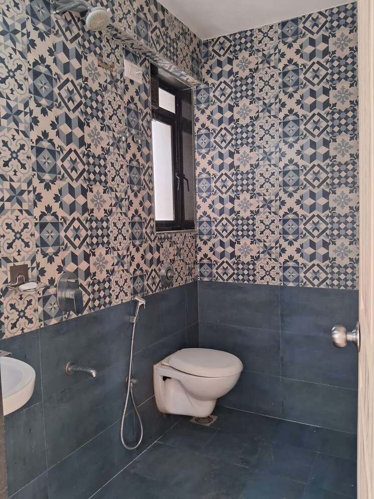 Bathroom, prabhat-kunj-apartment 3 Bedroom 1200 Sq.Ft. Apartment In Santacruz East Mumbai 9042125