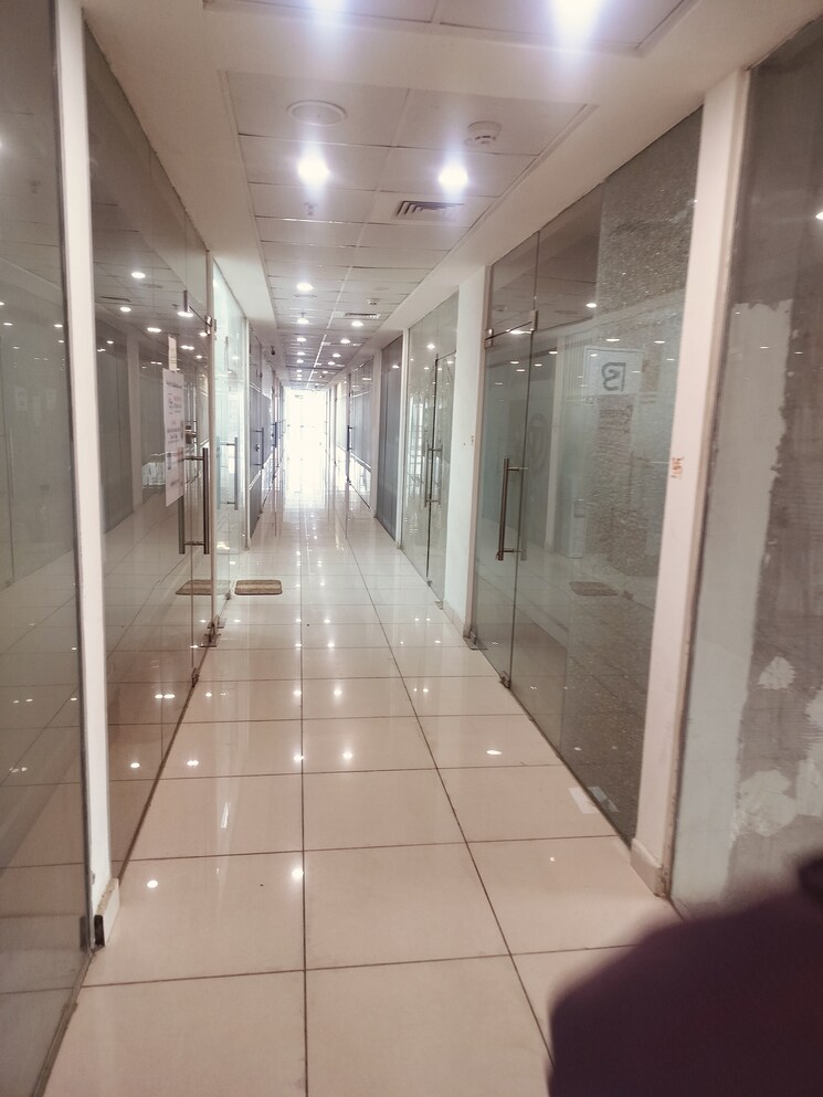Team Area, svh-83-metro-street Commercial Office Space 700 Sq.Ft. In Sector 83 Gurgaon 9042130