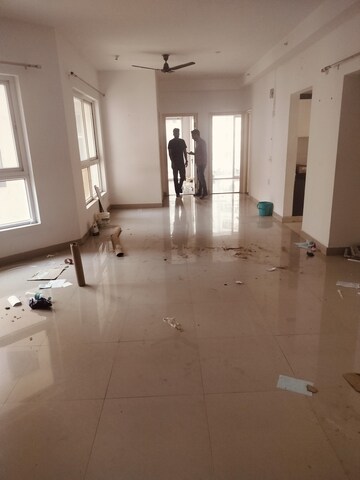 Room in 3 BHK Apartment at Mapsko Paradise, Sector 83 – for Rent