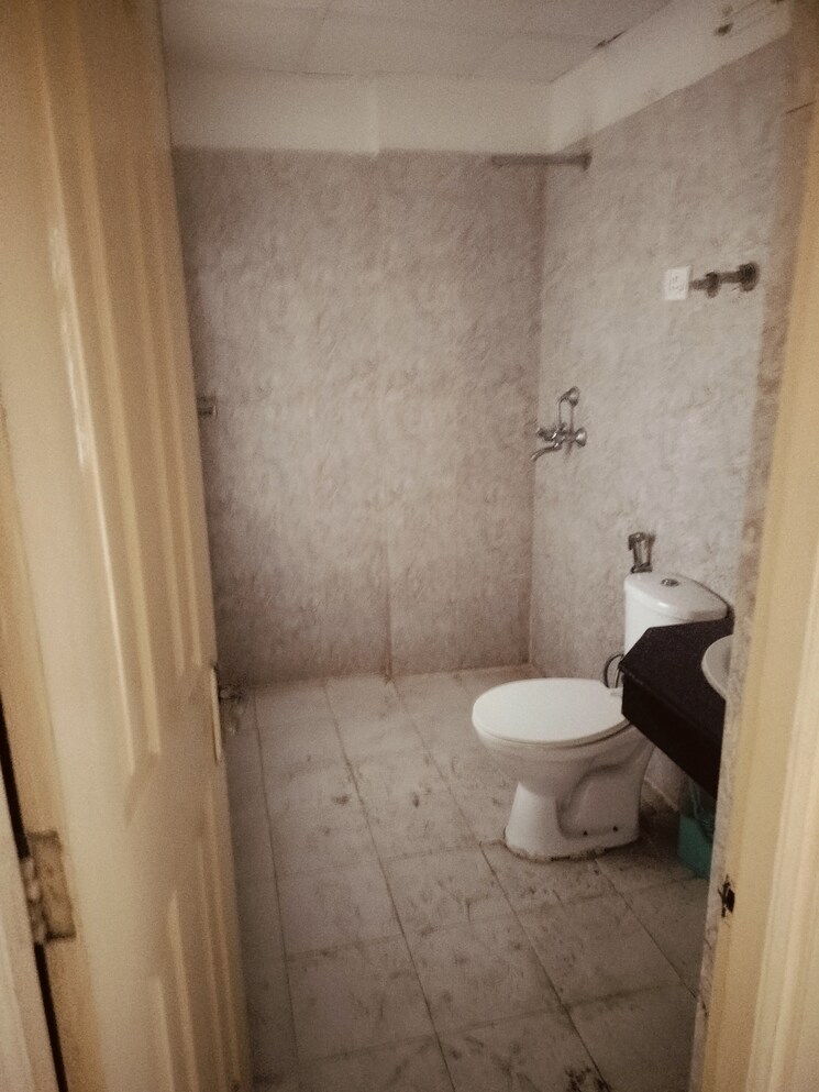 Bathroom, mapsko-paradise 3 Bedroom 1340 Sq.Ft. Apartment In Sector 83 Gurgaon 9042141