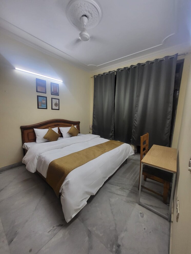 Bedroom, sushant lok i 3 Bedroom 1700 Sq.Ft. Builder Floor In Sushant Lok I Gurgaon 9042190