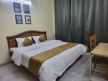 Bedroom in 3 BHK Builder Floor at Sushant Lok I – for Rent