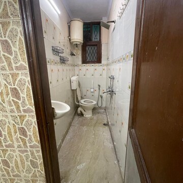 Bathroom in 1 BHK Builder Floor at Lajpat Nagar ii – for Rent