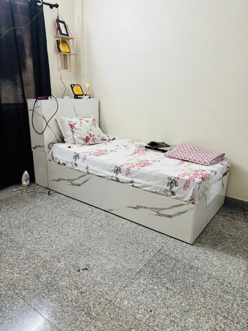  Pg For Rent in Vile Parle East