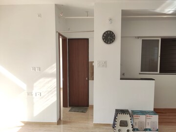Room in 1 BHK Apartment at VTP Leonara, Mahalunge – for Rent