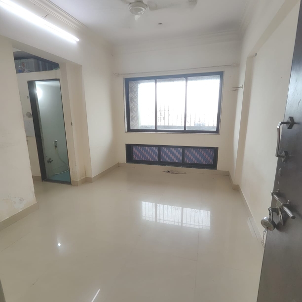 4 BHK + Servant Room Apartment For Sale in Rustomjee Crown