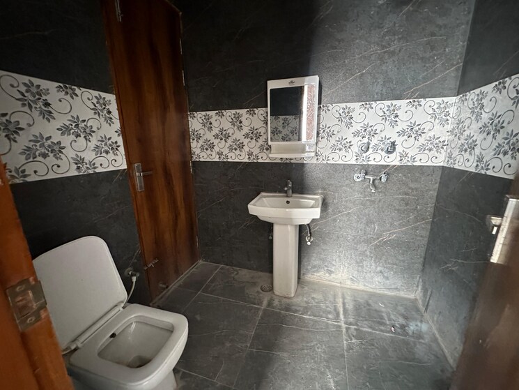 Bathroom, puri-kohinoor 3 Bedroom 1300 Sq.Ft. Independent House In Sector 89 Faridabad 9042450