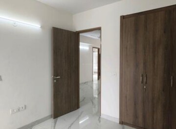 Room in 3.5 BHK Builder Floor at Smart World Gems, Sector 89 – for Rent
