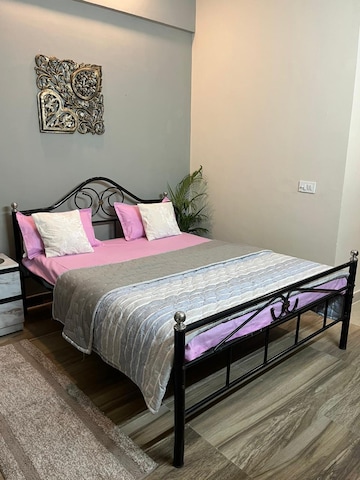 1 BHK Apartment For Rent in Paramount Golfforeste, Zeta I Greater Noida