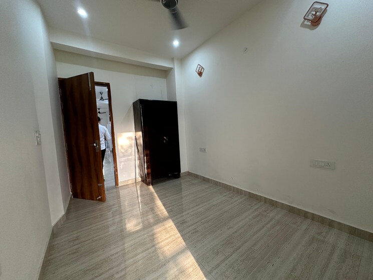 Room, puri-kohinoor 3 Bedroom 1300 Sq.Ft. Independent House In Sector 89 Faridabad 9042450