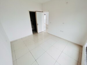 Room in 2 BHK Apartment at Amanora Gold Towers, Amanora Park Town – for Sale