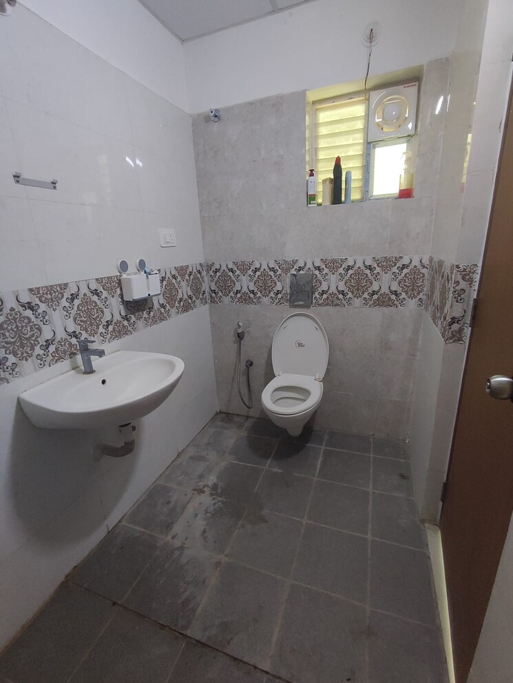 Attached Bathroom, jagruthi-praneeths-jaagruthi-elite 3 Bedroom 1753 Sq.Ft. Apartment In Kollur Hyderabad 9042495