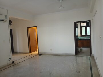 3.5 BHK Apartment For Rent in Satguru Apartments, Sector 52