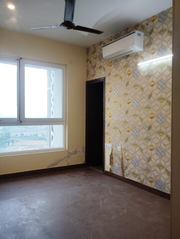 Room in 2 BHK Apartment at Tata Gurgaon Gateway, Sector 112 – for Rent