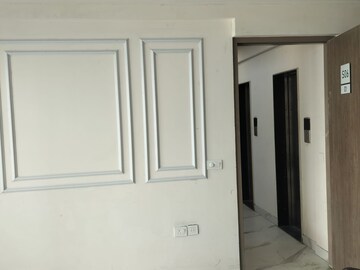 Building Lobby in 3.5 BHK Builder Floor at M3M Soulitude, Sector 89 – for Rent