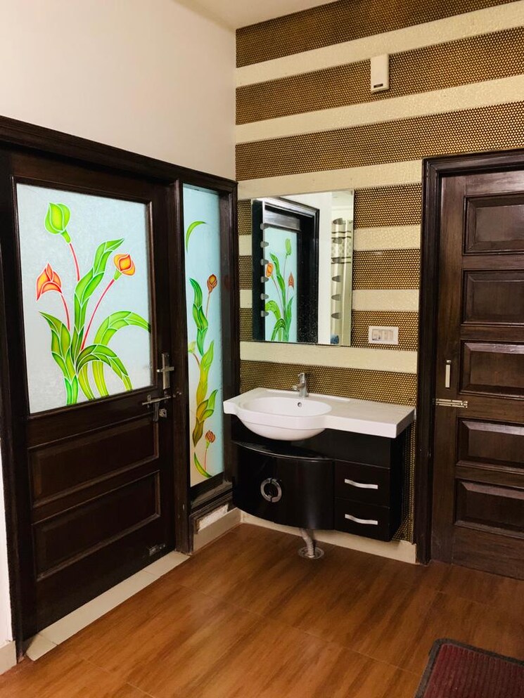 Kitchen, vip road 3 Bedroom 1800 Sq.Ft. Builder Floor In Vip Road Zirakpur 9042508