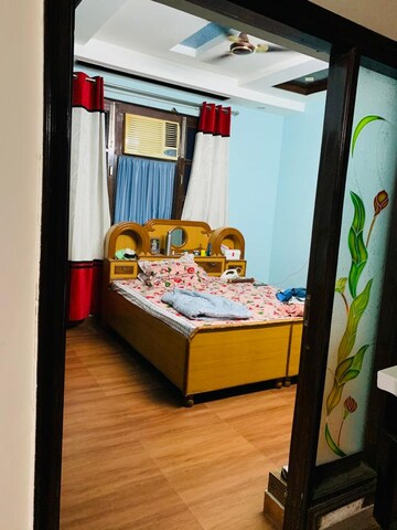 Bedroom in 3 BHK Builder Floor at Vip Road – for Rent