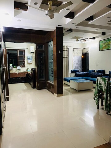 Room in 3 BHK Builder Floor at Vip Road – for Rent