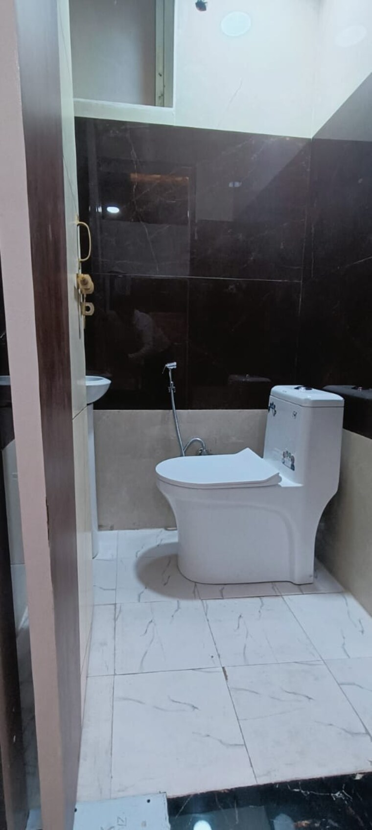 Bathroom, sector 73 2 Bedroom 1050 Sq.Ft. Builder Floor In Sector 73 Noida 9042531