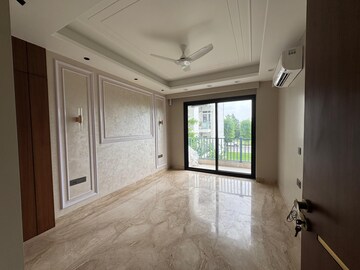 Room in 4 BHK Builder Floor at Central Park Flower Valley Mikasa Plots, Sohna Sector 33 – for Sale