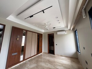 Room in 4 BHK Builder Floor at Central Park Flower Valley Mikasa Plots, Sohna Sector 33 – for Sale