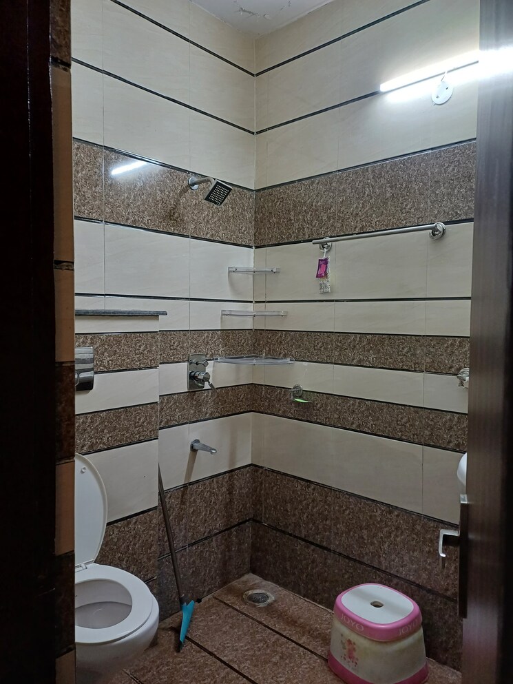 Bathroom, aura-homes 3 Bedroom 1400 Sq.Ft. Apartment In Patiala Road Zirakpur 9042582