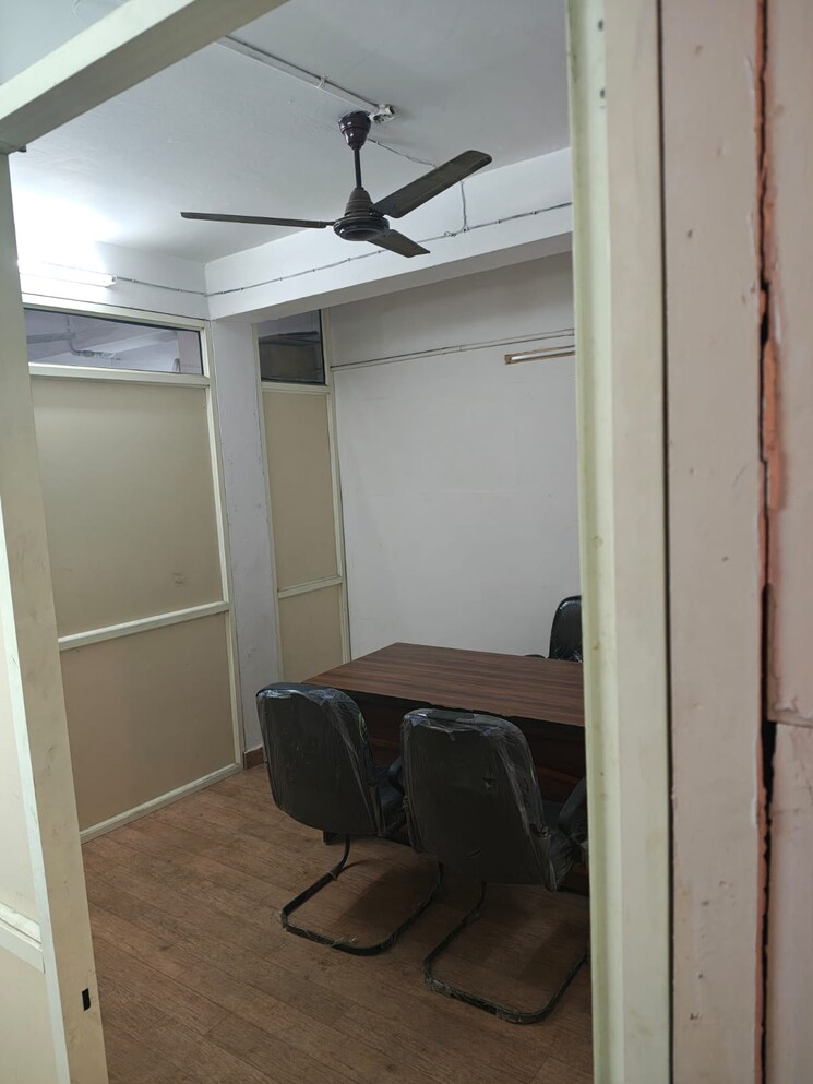 Team Area, gaur-city-2 Commercial Office Space 301 Sq.Ft. In Gaur City 2 Greater Noida 9042584