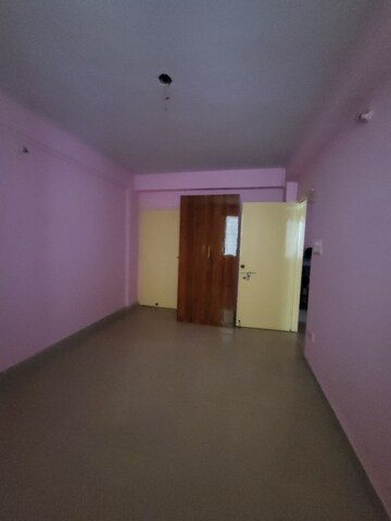 Room in 3 BHK Apartment at Ratu Road – for Rent