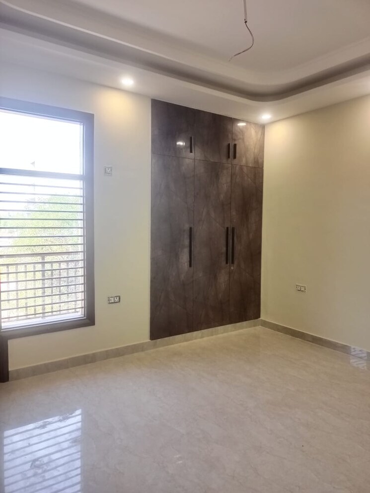 Room, bptp-parklands 3 Bedroom 2250 Sq.Ft. Builder Floor In Sector 76 Faridabad 9042598