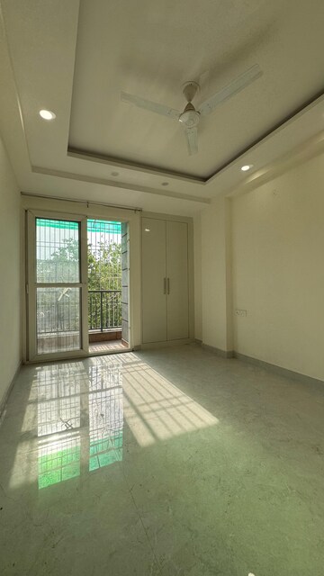 Room in 3 BHK Builder Floor at Palm Residency Chhatarpur, Chattarpur – for Rent